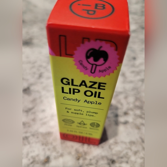 Glaze Lip Oil Candy Apple - Picture 3 of 4